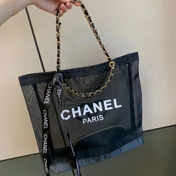 Compliment Chanel BEAUTE Tote with Cosmetic Pouch - Picture 2 of 3
